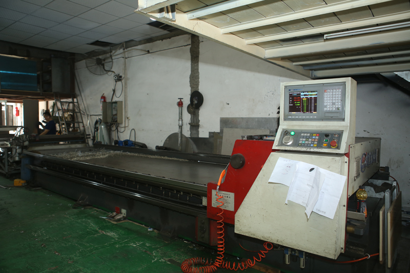 659D5951加工中心.JPG